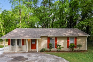 8415 N Pond Ct Riverdale, GA 30274